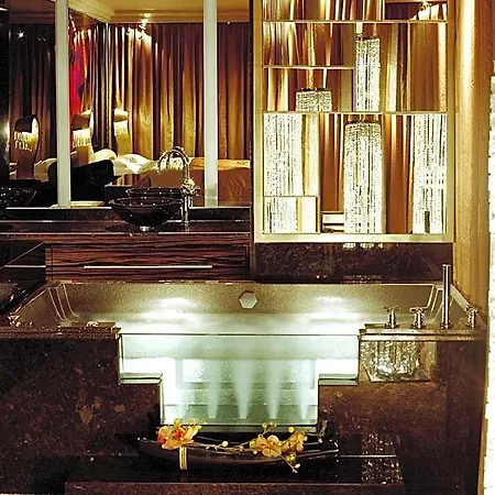Savoy מלון 4*