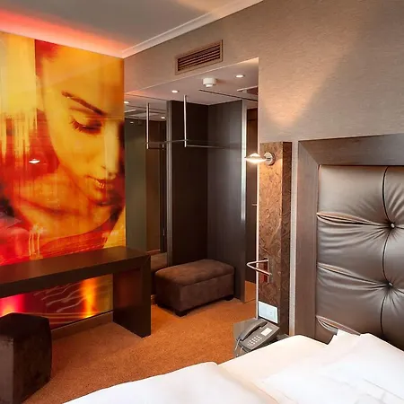 Savoy 4*